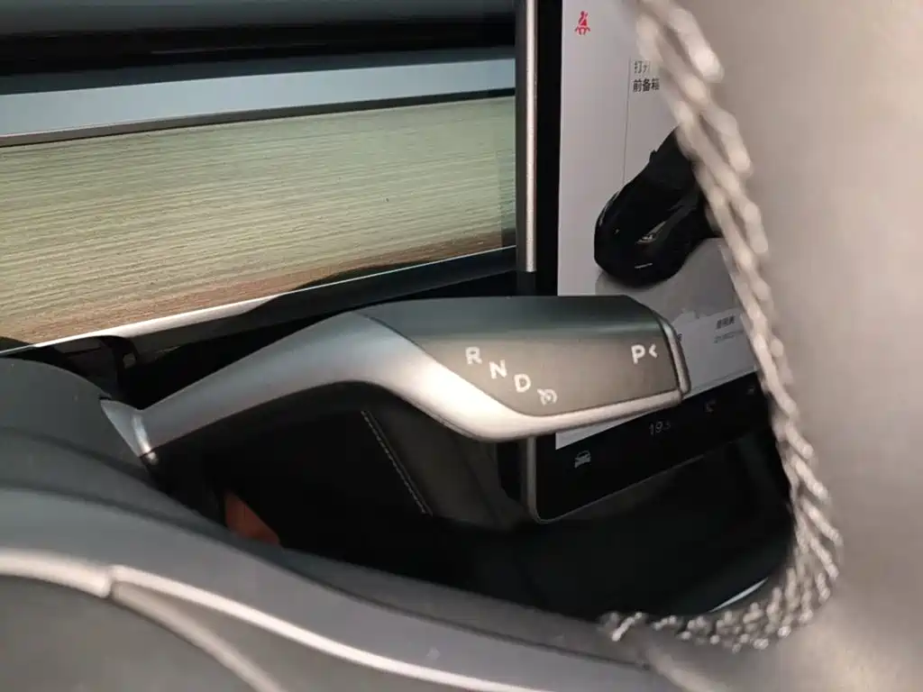 Tesla Model Y — миниатюра 14
