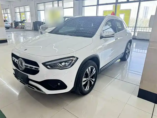 MERCEDES BENZ GLA