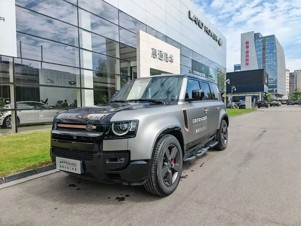 Land Rover Defender 2024