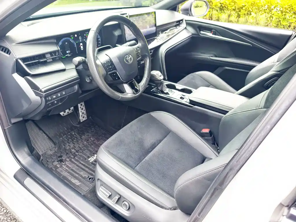 Toyota Camry — миниатюра 6