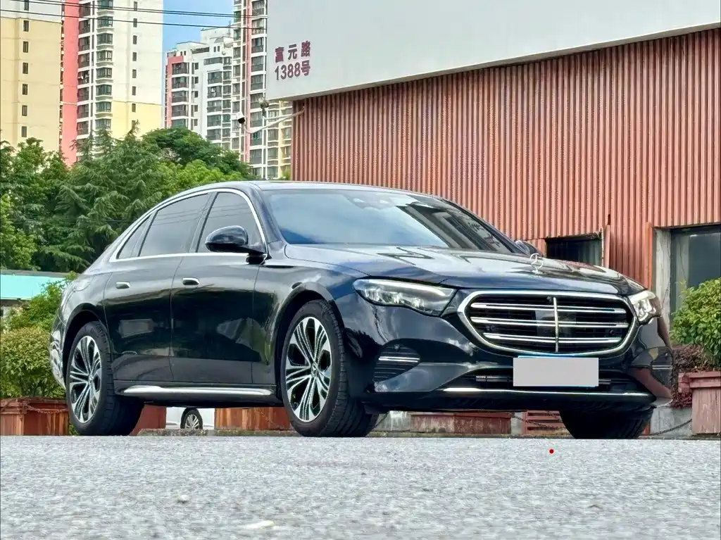 Mercedes-Benz E-Class — миниатюра 2