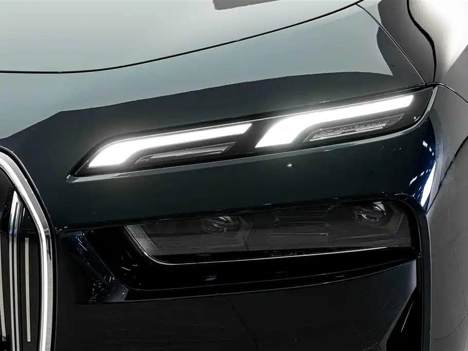 BMW 7 Series — миниатюра 4