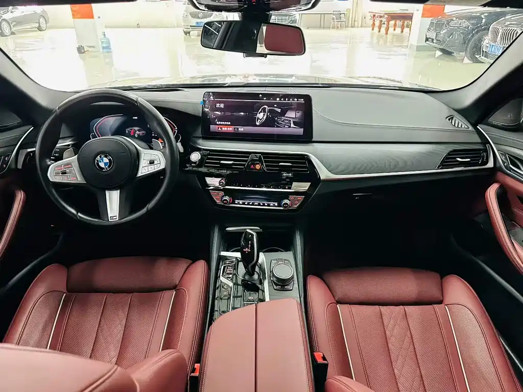 BMW 5 Series — миниатюра 7