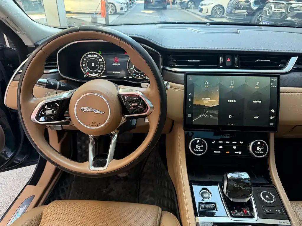 Jaguar XFL — миниатюра 13
