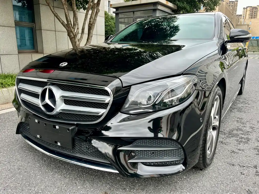 Mercedes-Benz E-Class — миниатюра 6