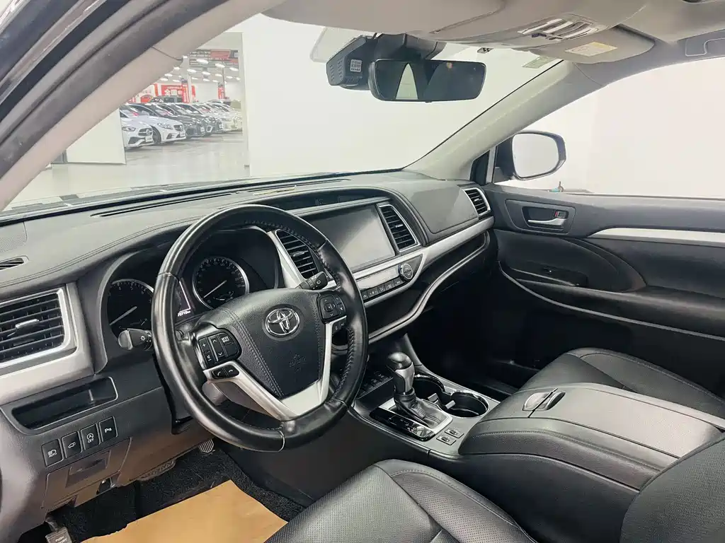 Toyota Highlander — миниатюра 6