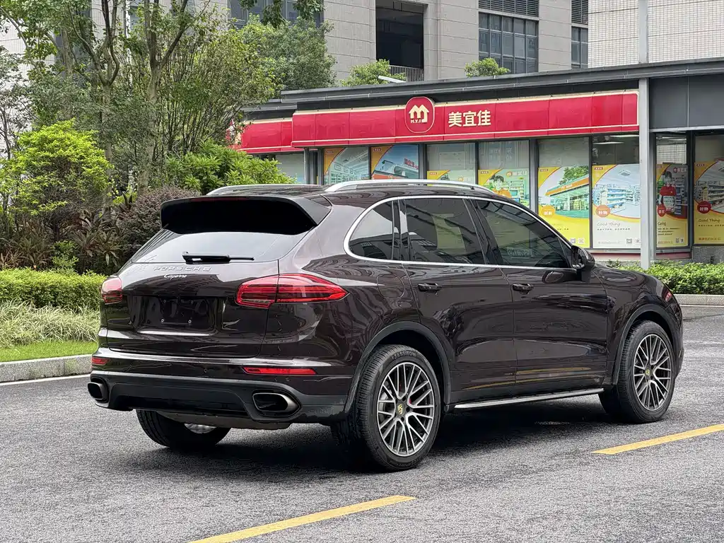 Porsche Cayenne — миниатюра 7