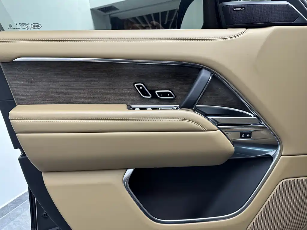 Land Rover Range Rover — миниатюра 18