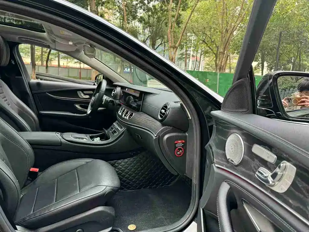 MERCEDES-BENZ E CLASS