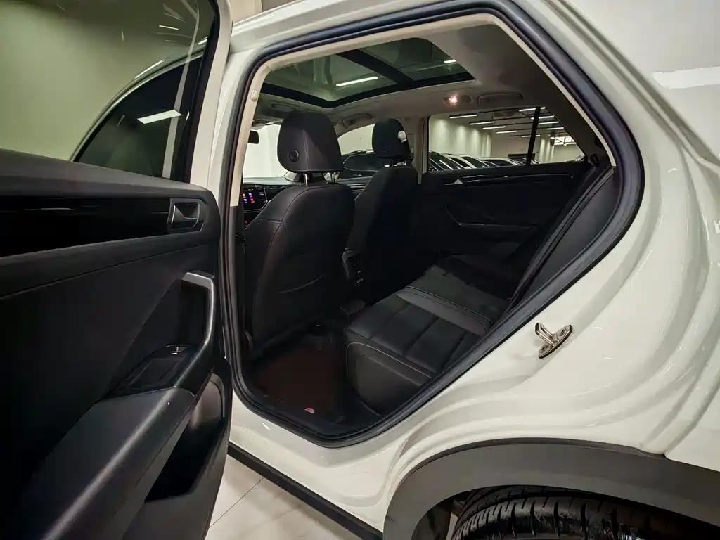 Volkswagen T-Roc — миниатюра 12