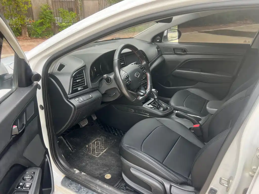 Hyundai Elantra — миниатюра 4