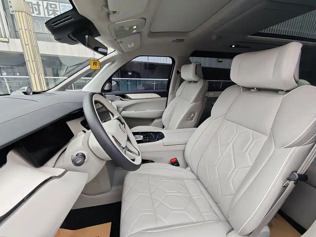 Volvo EM90 — миниатюра 35