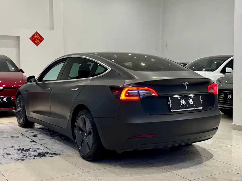 Tesla Model 3 — миниатюра 13