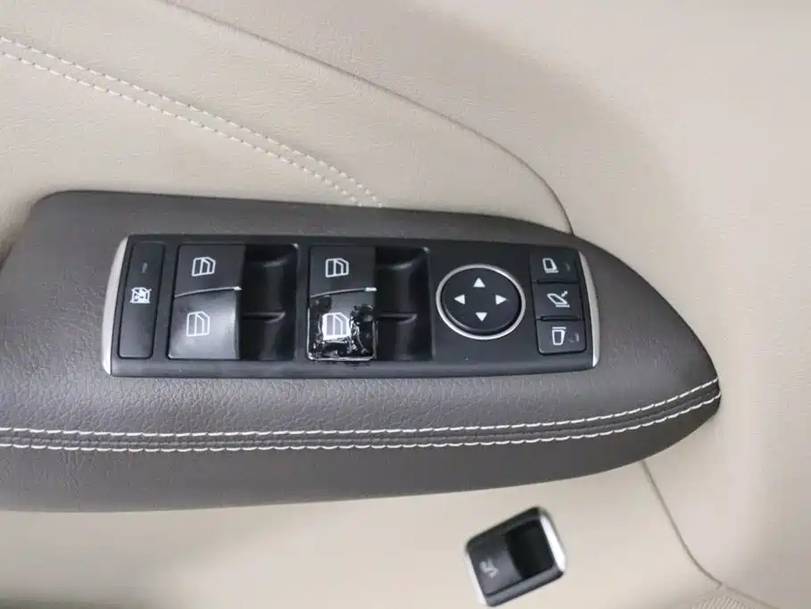 Mercedes-Benz M-Class — миниатюра 13