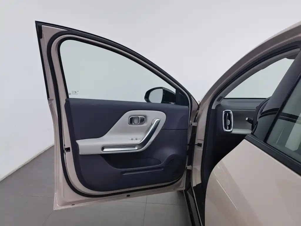 Leapmotor Leapmotor B01 — миниатюра 8