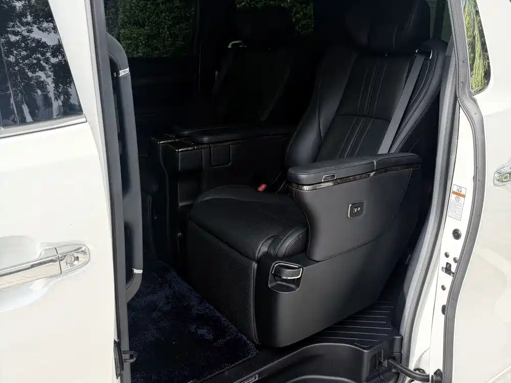 Toyota Vellfire — миниатюра 3