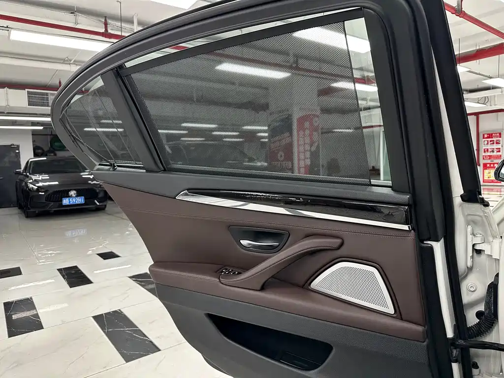 BMW 5 Series — миниатюра 26