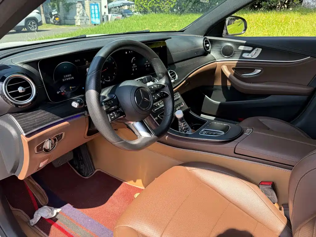 Mercedes-Benz E-Class — миниатюра 7