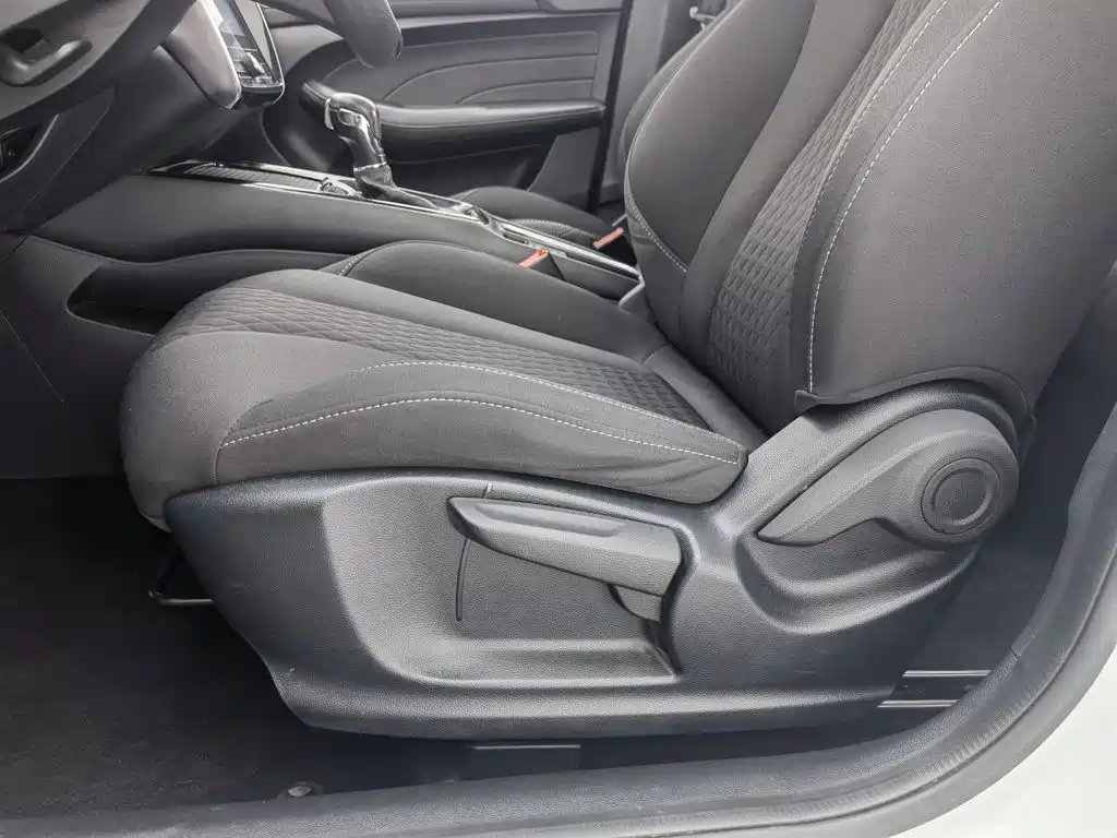 Roewe i5 — миниатюра 20