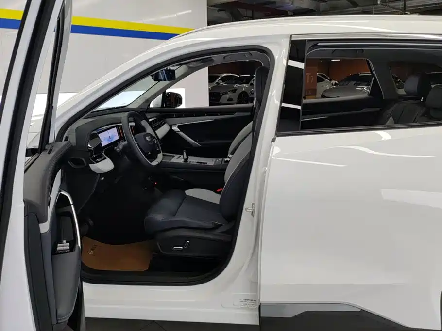 Geely Boyue L — миниатюра 9