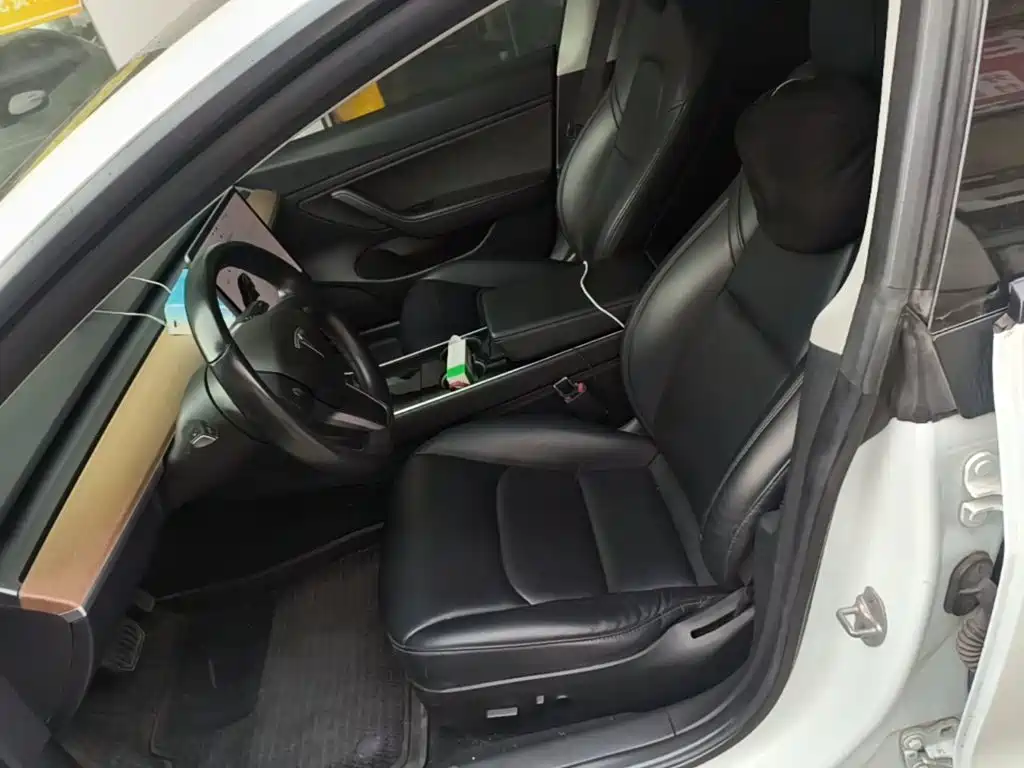 Tesla Model 3 — миниатюра 15