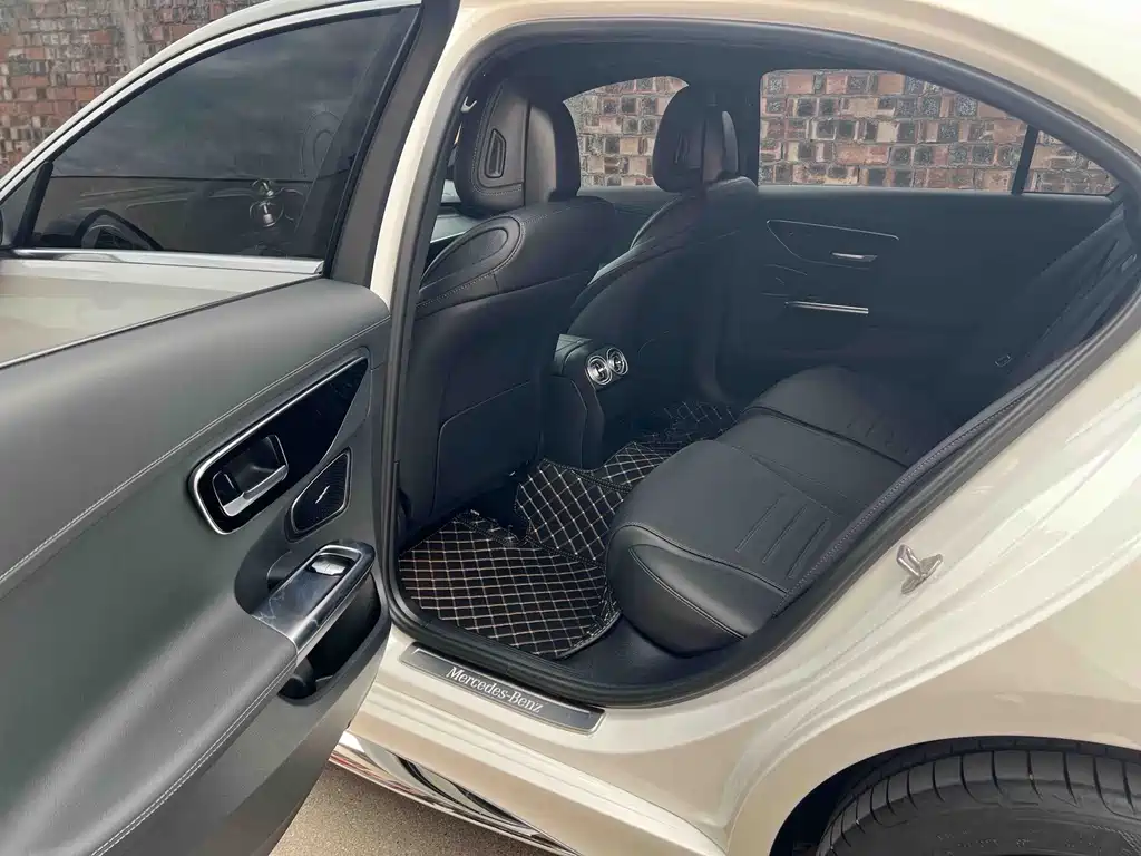 Mercedes-Benz C-Class — миниатюра 8