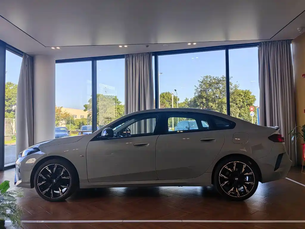 BMW 2 Series — миниатюра 3