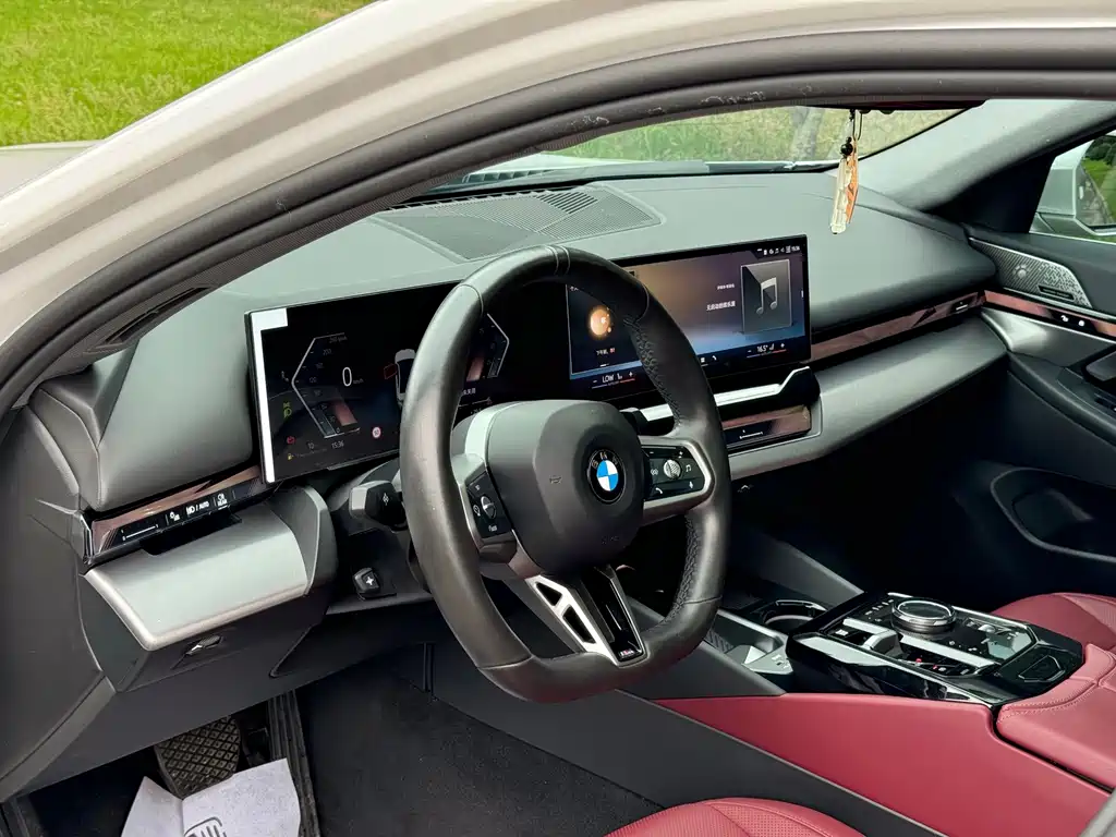 BMW 5 Series — миниатюра 4