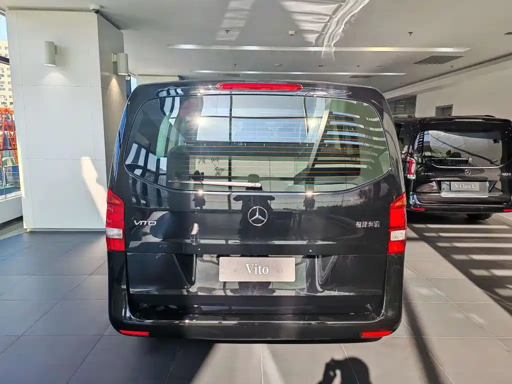 Mercedes-Benz Vito 2024 2.0T Elite 7 мест