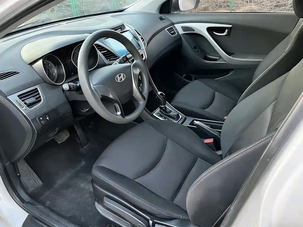 Hyundai Elantra Langdong 1.6L Auto Smart Type, фото 4