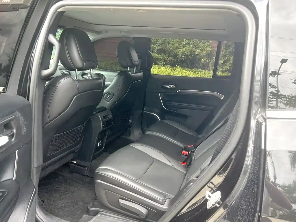 Jeep Grand Commander — миниатюра 6