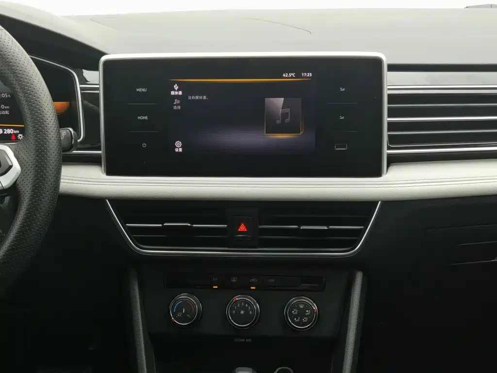 Volkswagen Tiguan L — миниатюра 12