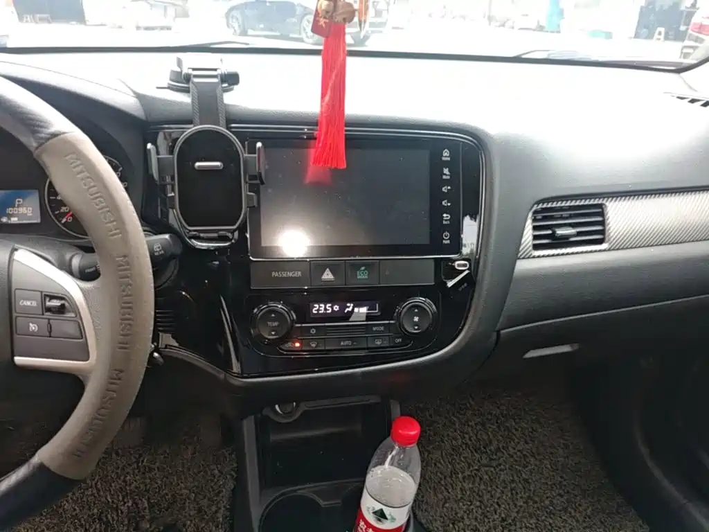 Mitsubishi Outlander — миниатюра 13