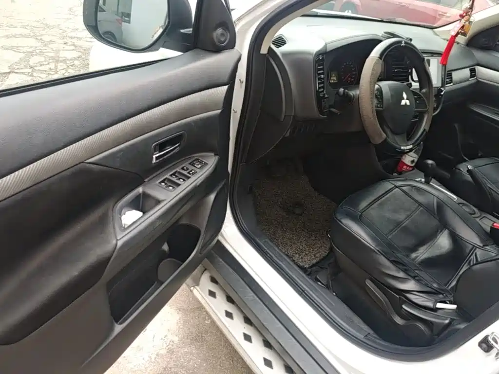 Mitsubishi Outlander — миниатюра 16