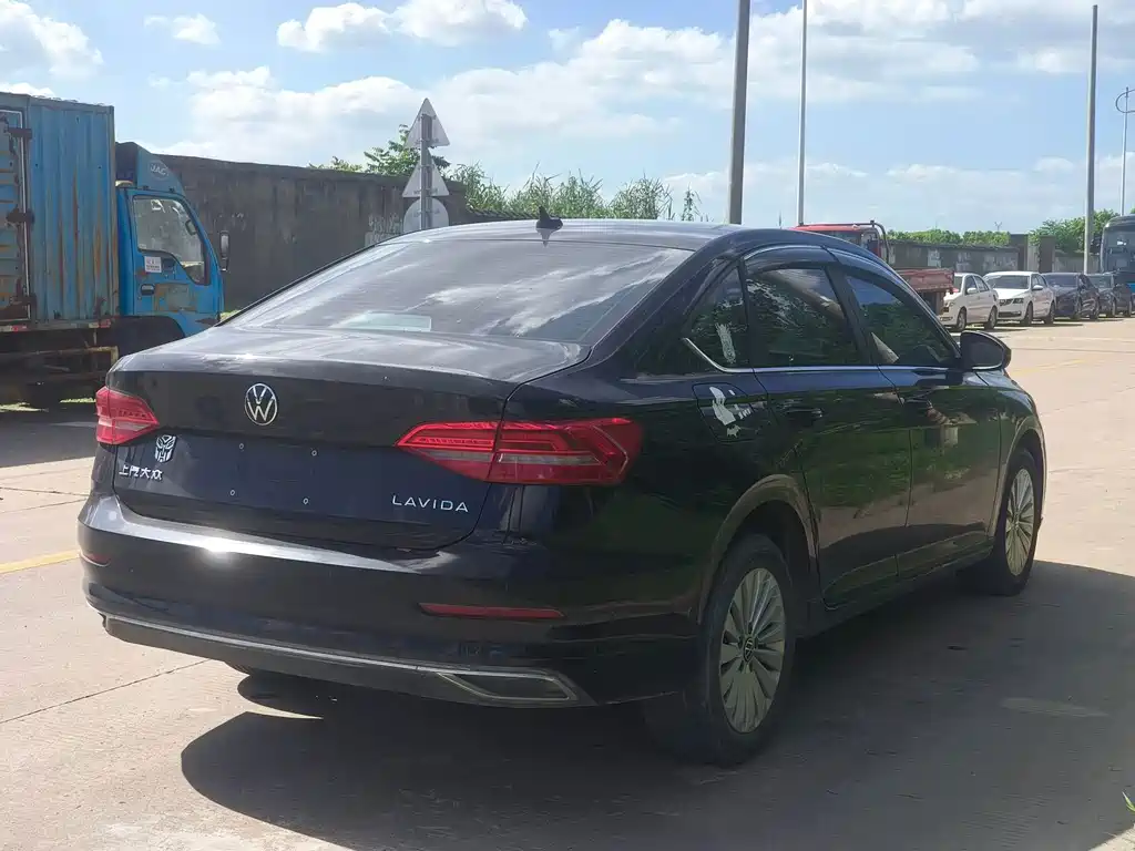 Volkswagen Lavida — миниатюра 6