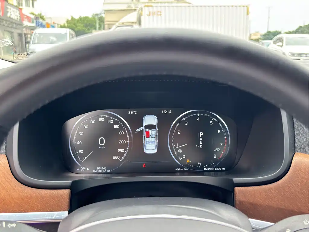 Volvo S90 — миниатюра 21