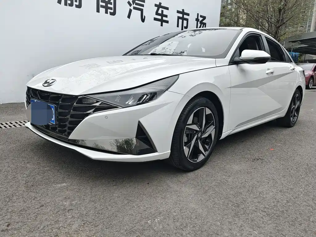 Hyundai Elantra 2022
