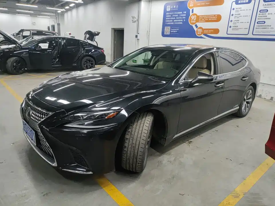 Lexus LS