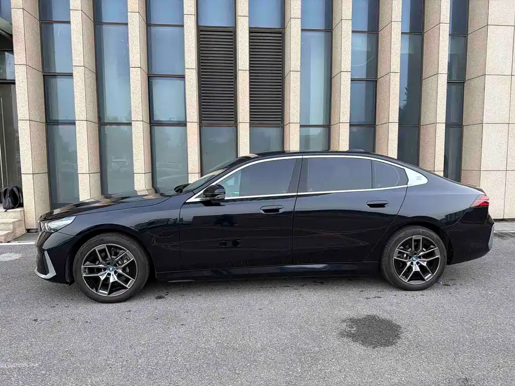 BMW i5 — миниатюра 5