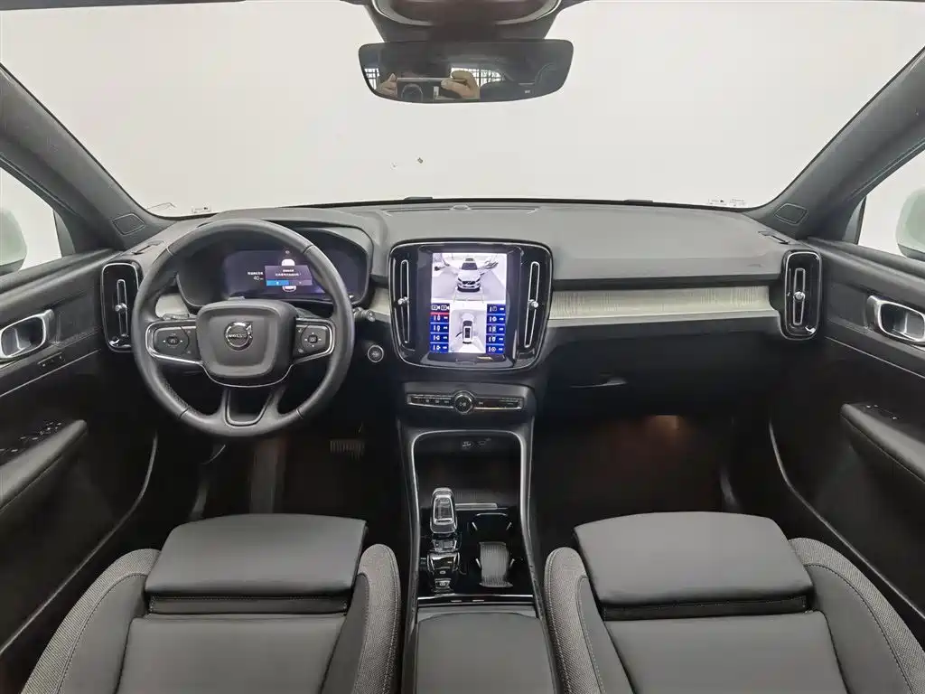 Volvo XC40 2024 B3 Luxury