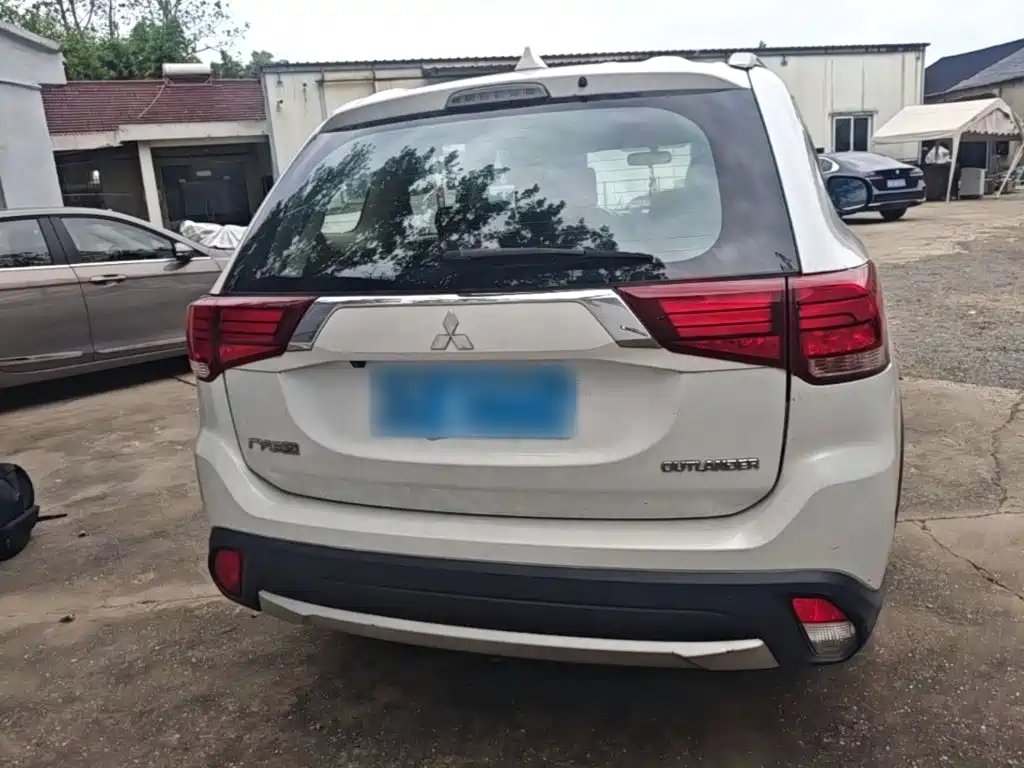 Mitsubishi Outlander — миниатюра 6