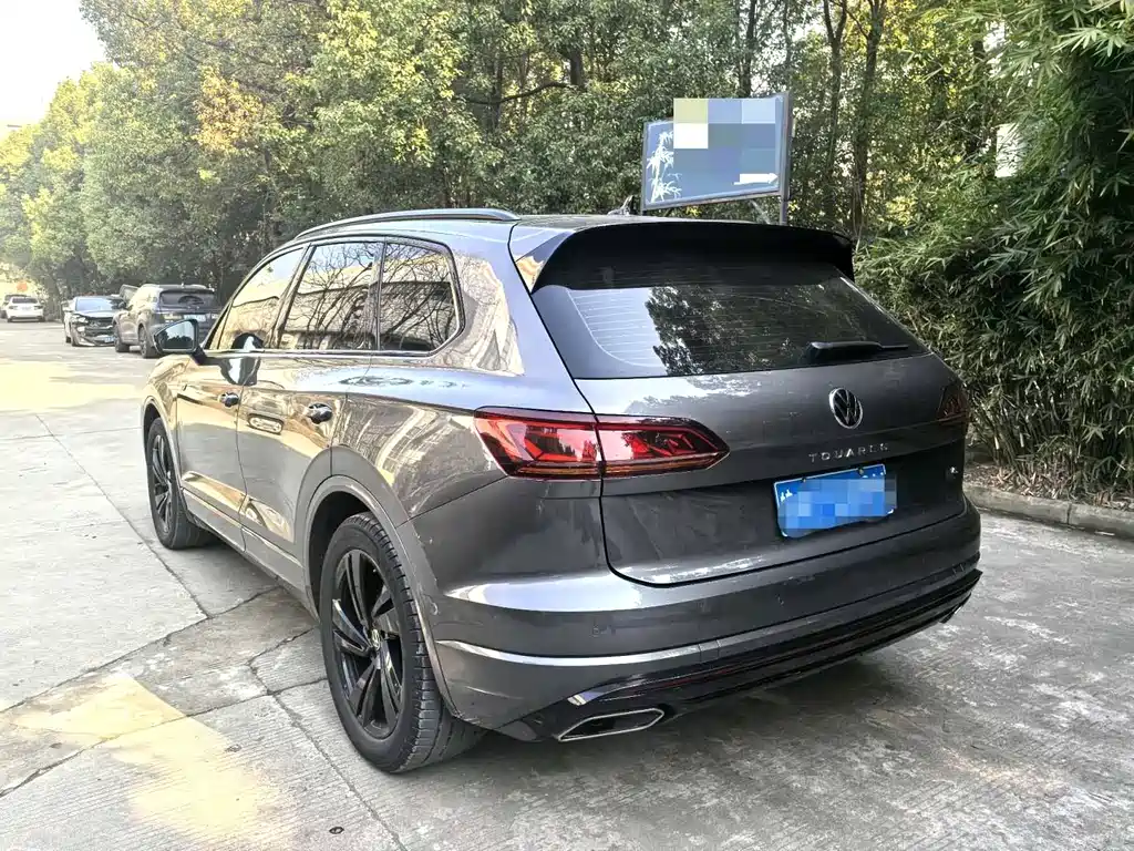 VOLKSWAGEN TOUAREG