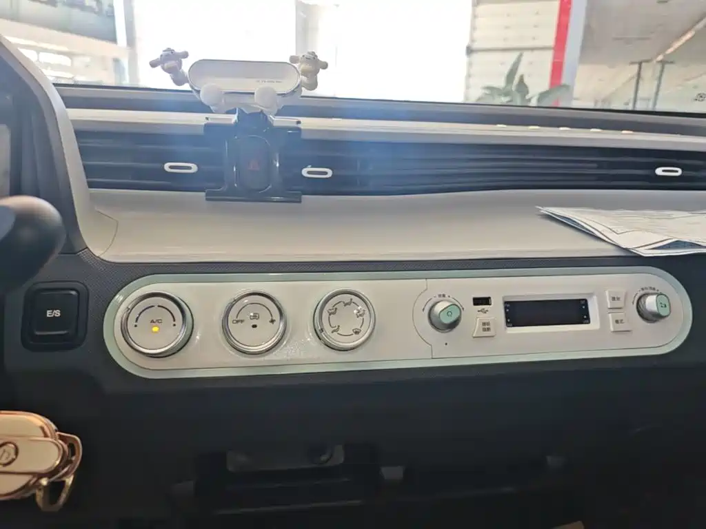 Wuling MINIEV — миниатюра 13