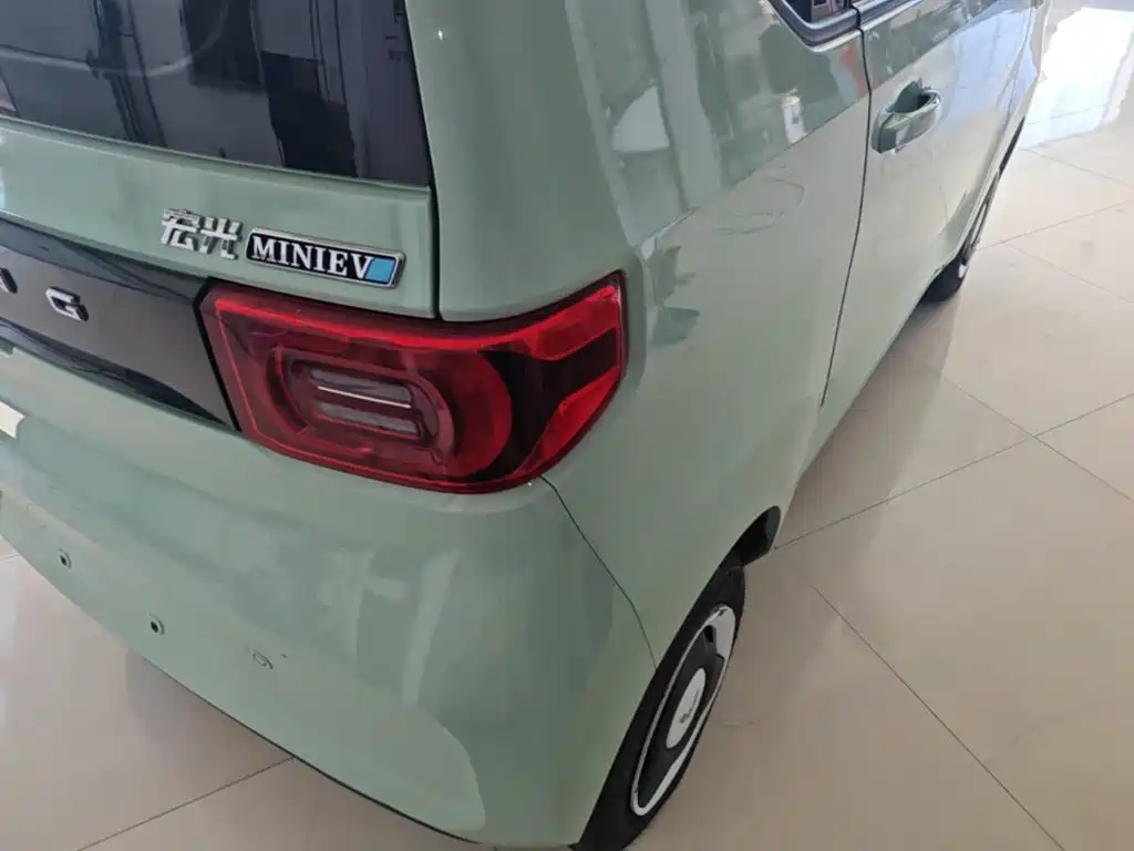 Wuling MINIEV — миниатюра 8