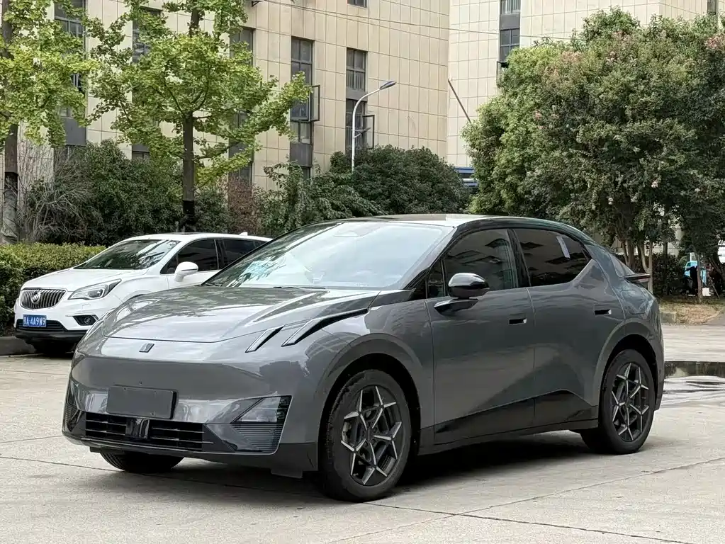 Lynk & Co Z20