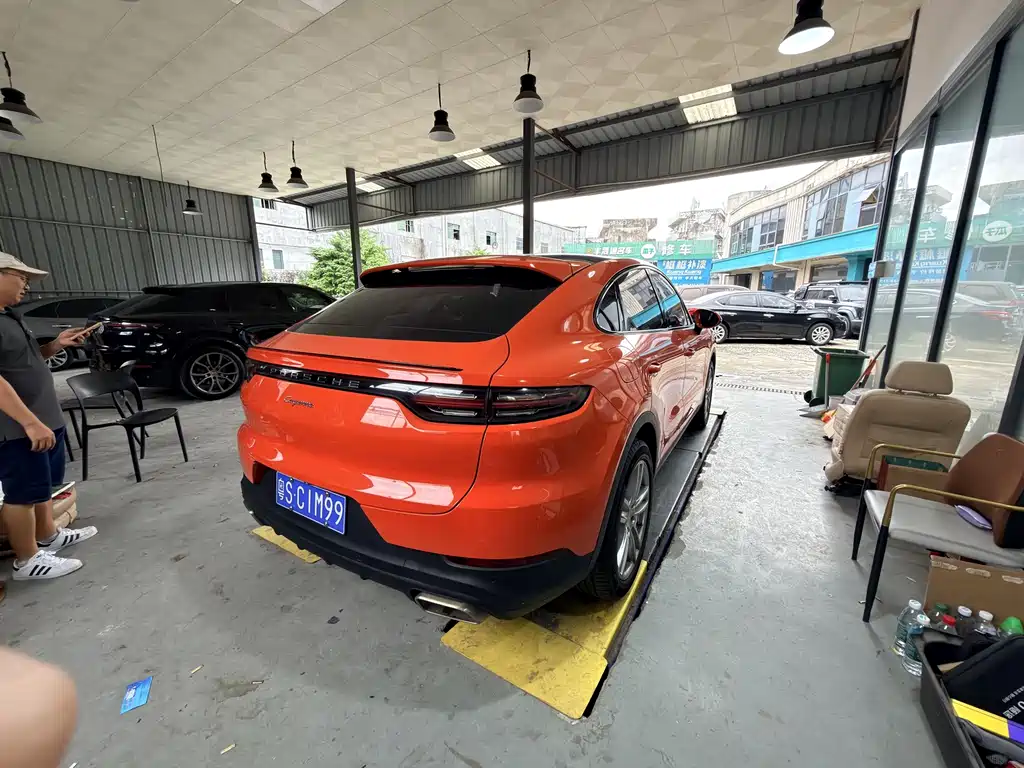 Porsche Cayenne — миниатюра 6