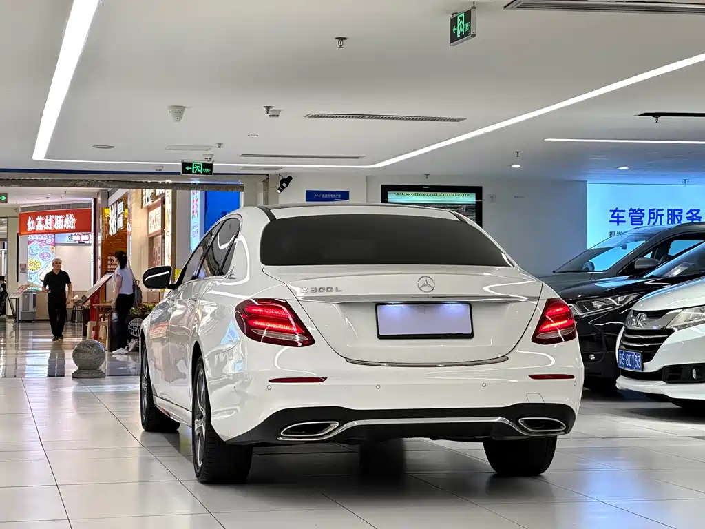 Mercedes-Benz E-Class — миниатюра 5