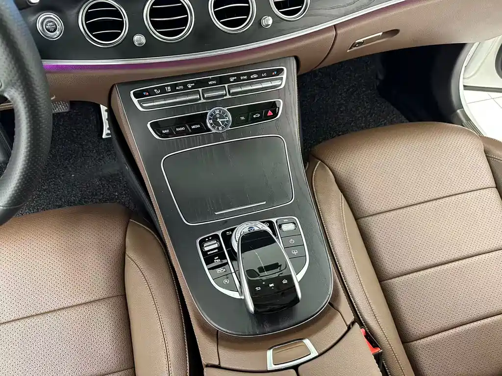 Mercedes-Benz E-Class — миниатюра 19