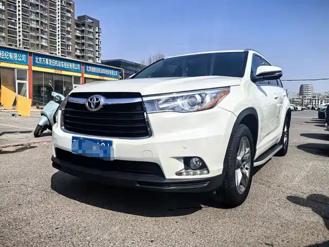 TOYOTA HIGHLANDER