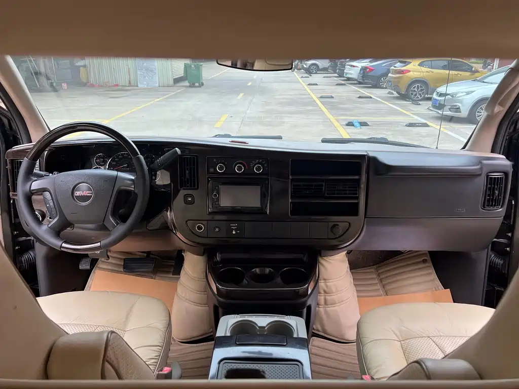 GMC Savana 2011 6.0L 7 мест